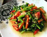 Foto langkah ke 2 dari resep Tumis Kangkung Wortel Terasi.