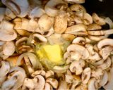Foto del paso 2 de la receta: Champiñones con cebolla