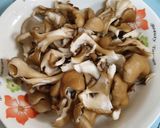 味噌豆腐菇菇湯的食譜步驟1照片