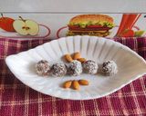 A picture of step 2 of Dates coconut laddu.