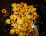 A picture of step 7 of Fried fish with potatoes.