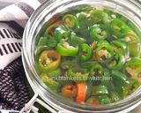 A picture of step 1 of Pickled Green Chilies / green Jalapeños.