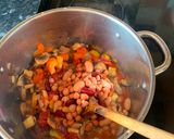 A picture of step 2 of Five bean chilli with corn on the cob and flatbread.