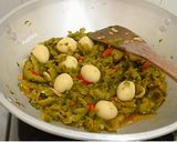 Foto langkah ke 4 dari resep Tumis Pare Telur Puyuh.