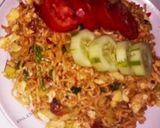 Foto langkah ke 8 dari resep Mie Goreng Tumis Timun dan Bayam.