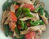 Foto langkah ke 4 dari resep Tumis ikan asin pedas.