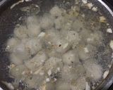 Foto langkah ke 3 dari resep Sup Bakso Daun Ubi.