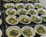 A picture of step 4 of Spinach & cheese cup pies.