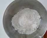 A picture of step 1 of Vanilla Custard powder.