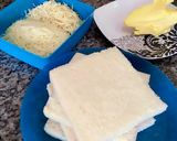 Foto langkah ke 1 dari resep Mozzarella Grilled Cheese.