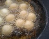 Foto langkah ke 4 dari resep Pentol Telur Goreng.