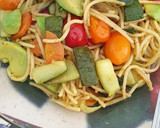 Foto del paso 4 de la receta: Espaguetis salteados con verduras curry y mostaza