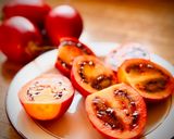 Hình bước làm 2 của món Cà Chua Thân Gỗ Rắc Muối Tôm