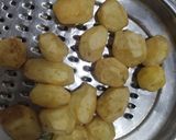 A picture of step 1 of Dum aloo.