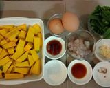 รูปขั้นตอนการทำที่ 1 ของ ฟักทองผัดกุ้งใส่ไข่