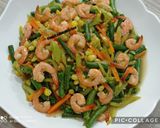 Foto langkah ke 4 dari resep Tumis udang sayuran.