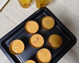 Foto langkah ke 6 dari resep Strawberry Cheese Muffin.