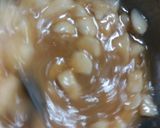 Foto del paso 2 de la receta: Fácil, re fácil mezclamos todo. Torta de peras y algo más.