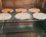 A picture of step 2 of Bread Pizza.