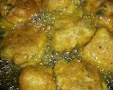 A picture of step 4 of Karhi pakore.