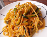 Foto del paso 7 de la receta: Espaguetis🍝 de calabacín🥒🌶 en salsa🍝de tomate🍅🤔