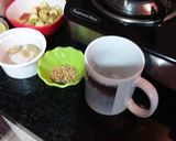 A picture of step 1 of 3 Different Varieties of the Detox Drinks.
