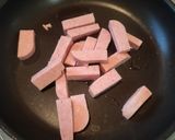 A picture of step 4 of Stir-Fried Udon with Spam and Mixed Vegetables.