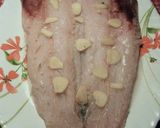 Foto del paso 10 de la receta Merluza del pincho al horno, con patatas y ajos