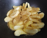 Foto del paso 2 de la receta: Crêpes crocantes con manzana caramelizada al vino tinto