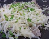 Hình bước làm 1 của món Củ sắn xào thịt heo