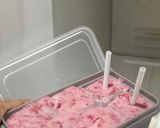 Foto langkah ke 3 dari resep Eskrim strawberry mpasi.