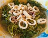 Hình bước làm 3 của món Canh rau muống nấu mực