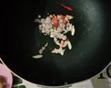 Foto langkah ke 3 dari resep Nasi Goreng Sosis Bumbu Iris.