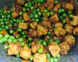 A picture of step 3 of Soya chunks & green peas masala curry (vegan soya chunks& mutter masala).
