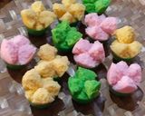 Foto langkah ke 11 dari resep Kue Mangkuk Mekar Anti Gagal.