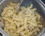 Foto langkah ke 4 dari resep Fish and pasta mushroon.