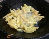 A picture of step 6 of Garlic honey chilli potato.