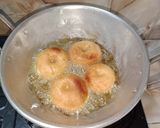 Foto langkah ke 5 dari resep Donat Maizena.