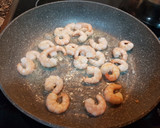 Foto del paso 2 de la receta: Colas de langostinos salteados