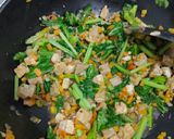 Foto langkah ke 5 dari resep Tumis sawi wortel.
