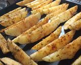 Foto del paso 3 de la receta: Papas cuña al horno, súper crocantes 🤩