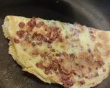 Baconos-sajtos omlett recept fázis 4 fotója
