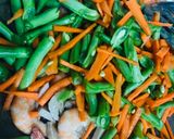 Foto langkah ke 2 dari resep Bihun Goreng sayur Udang Bakso.
