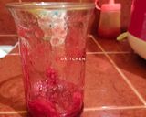 Foto langkah ke 3 dari resep Korean Strawberry Milk Latte.