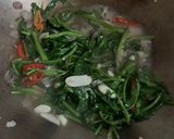 Foto langkah ke 3 dari resep Tumis kangkung.
