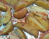 Foto langkah ke 3 dari resep Baked Potato Wedges.