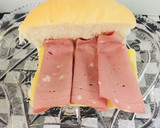 Foto del paso 2 de la receta: Pan con queso y mortadela!