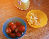 Foto del paso 1 de la receta: Licuado de frutilla y piña