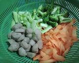 Foto langkah ke 1 dari resep Cah wortel brokoli minimalis.