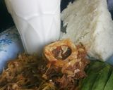 A picture of step 4 of Meat cabbage mix, with ugali, avocado and mala.